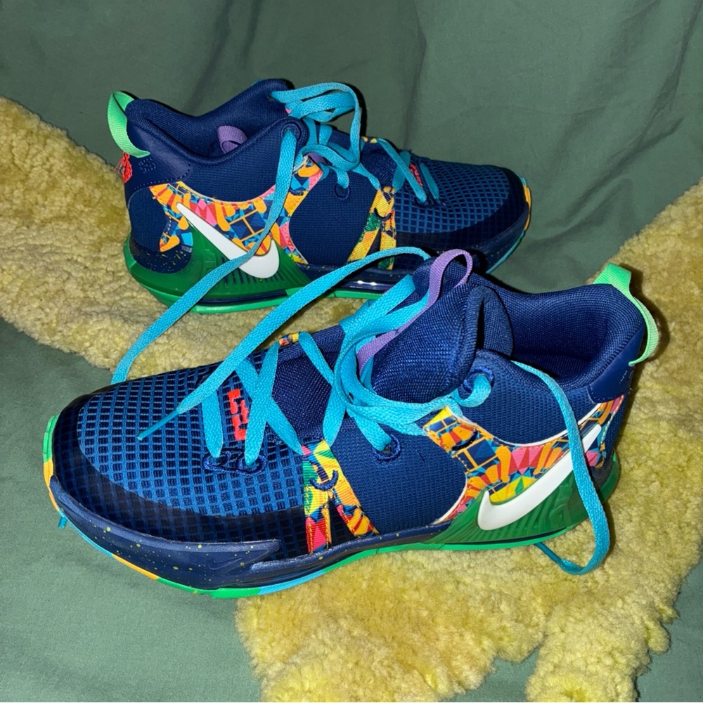 Nike LeBron Witness 7 Kaleidoscope Basketball Shoes size 7